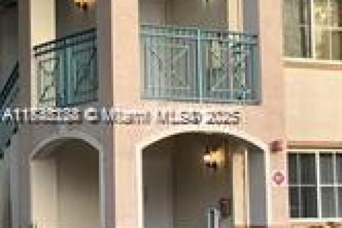 Condo in Pembroke Pines, Florida, 3 bedrooms  № 1827499 - photo 1