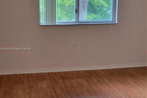 Condo in Pembroke Pines, Florida, 3 bedrooms  № 1827499 - photo 29