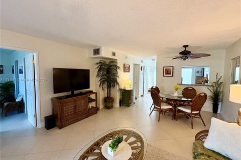 Condo in Deerfield Beach, Florida, 2 bedrooms  № 1861488 - photo 2