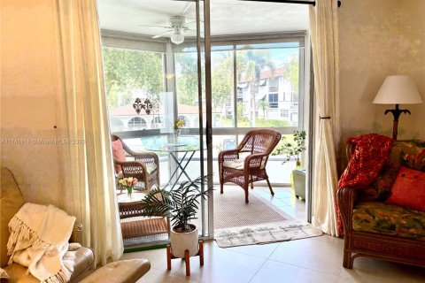 Condo in Deerfield Beach, Florida, 2 bedrooms  № 1861488 - photo 16