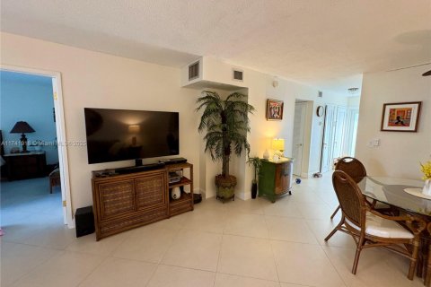 Condo in Deerfield Beach, Florida, 2 bedrooms  № 1861488 - photo 6