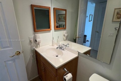 Condo in Deerfield Beach, Florida, 2 bedrooms  № 1861488 - photo 28