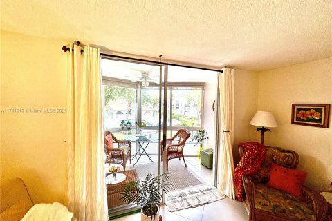 Condo in Deerfield Beach, Florida, 2 bedrooms  № 1861488 - photo 4