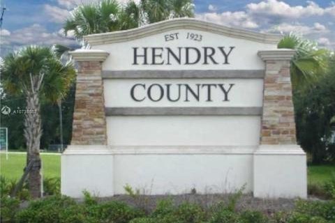 Propiedad comercial en Clewiston, Florida № 2175324