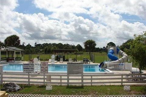 Commercial property in Clewiston, Florida № 2175324 - photo 4