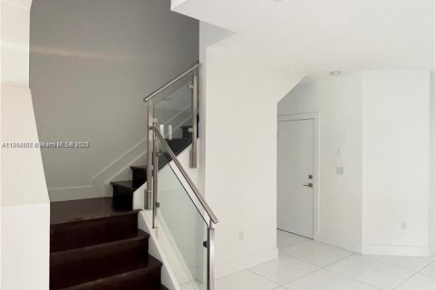 House in Doral, Florida 5 bedrooms, 292.64 sq.m. № 1970082 - photo 7