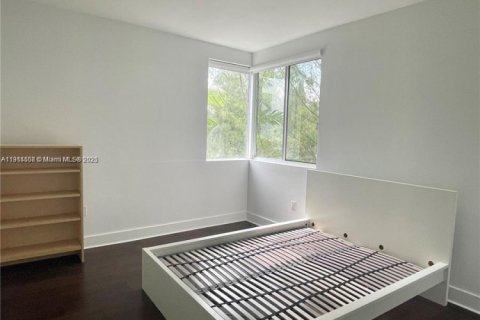 House in Doral, Florida 5 bedrooms, 292.64 sq.m. № 1970082 - photo 12