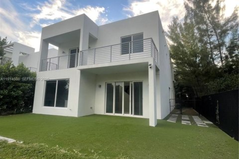 House in Doral, Florida 5 bedrooms, 292.64 sq.m. № 1970082 - photo 15