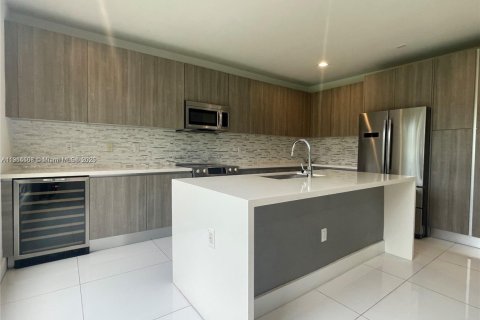 House in Doral, Florida 5 bedrooms, 292.64 sq.m. № 1970082 - photo 10