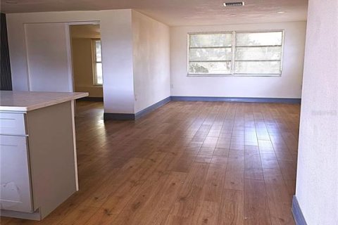House in Port Richey, Florida 3 bedrooms, 101.82 sq.m. № 1919284 - photo 12