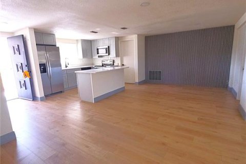 House in Port Richey, Florida 3 bedrooms, 101.82 sq.m. № 1919284 - photo 5