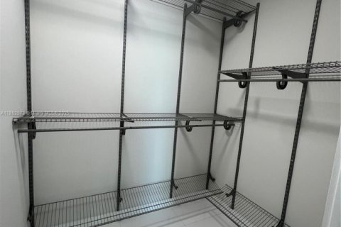 Copropriété à louer à Miami, Floride: 1 chambre, 95.78 m2 № 1877540 - photo 12