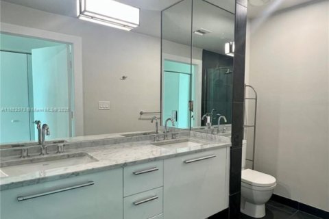 Condominio en alquiler en Miami, Florida, 1 dormitorio, 95.78 m2 № 1877540 - foto 13