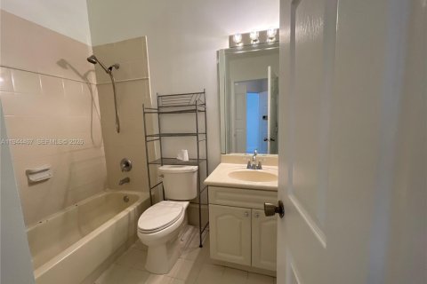 Condo in Pembroke Pines, Florida, 2 bedrooms  № 2001515 - photo 18