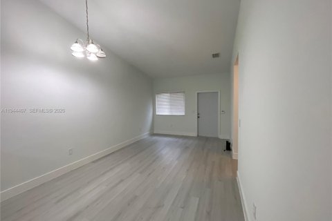 Condo in Pembroke Pines, Florida, 2 bedrooms  № 2001515 - photo 20