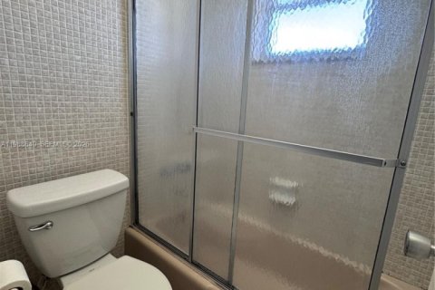 Снять в аренду кондоминиум в Майами, Флорида 1 спальня, 62.43м2, № 2260827 - фото 18