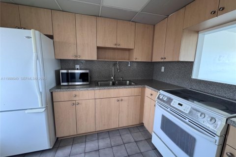 Снять в аренду кондоминиум в Майами, Флорида 1 спальня, 62.43м2, № 2260827 - фото 11