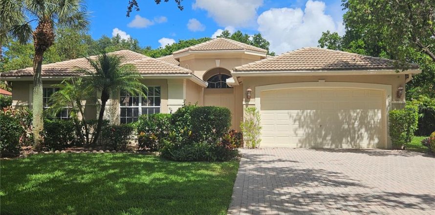 House in Boynton Beach, Florida 5 bedrooms, 303.6 sq.m. № 1815155