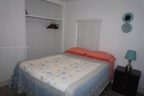 House in Miami, Florida 5 bedrooms, 119.84 sq.m. № 1875232 - photo 6