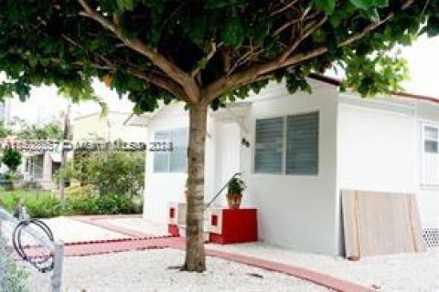 House in Miami, Florida 5 bedrooms, 119.84 sq.m. № 1875232 - photo 2