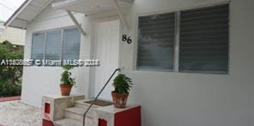 House in Miami, Florida 5 bedrooms, 119.84 sq.m. № 1875232