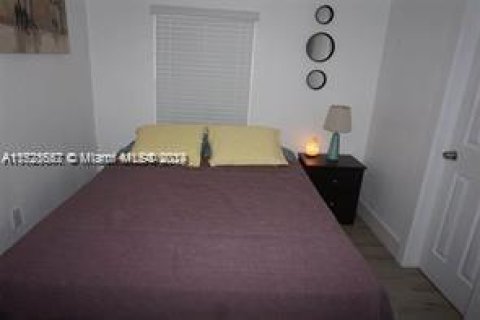 House in Miami, Florida 5 bedrooms, 119.84 sq.m. № 1875232 - photo 5
