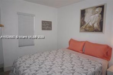 House in Miami, Florida 5 bedrooms, 119.84 sq.m. № 1875232 - photo 4