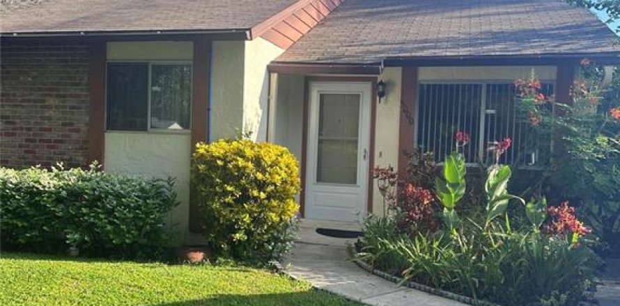 House in Orlando, Florida 2 bedrooms, 89 sq.m. № 1876683