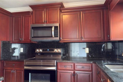 House in Orlando, Florida 3 bedrooms, 166.3 sq.m. № 2403673 - photo 3