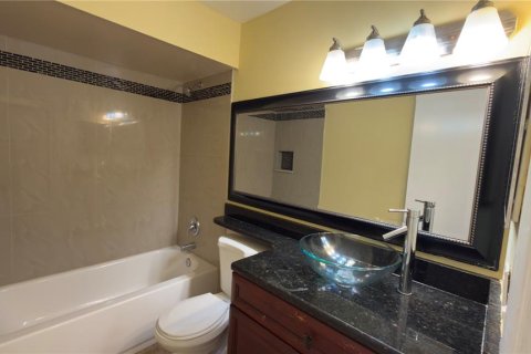 House in Orlando, Florida 3 bedrooms, 166.3 sq.m. № 2403673 - photo 8
