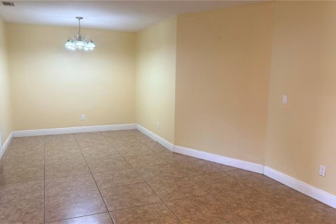 House in Orlando, Florida 3 bedrooms, 166.3 sq.m. № 2403673 - photo 6