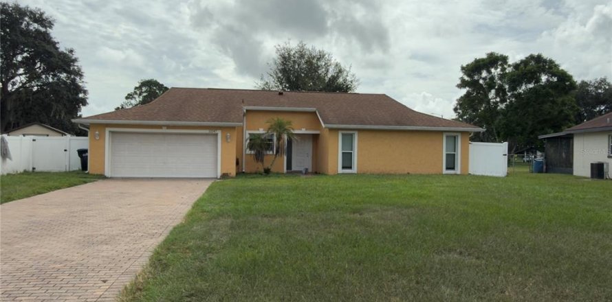 House in Orlando, Florida 3 bedrooms, 166.3 sq.m. № 2403673