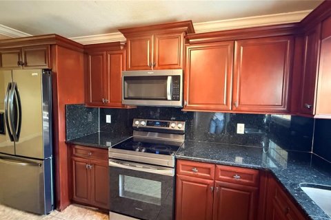 House in Orlando, Florida 3 bedrooms, 166.3 sq.m. № 2403673 - photo 2