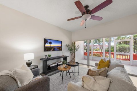 Condo in Seminole, Florida, 2 bedrooms № 2096183 - photo 15