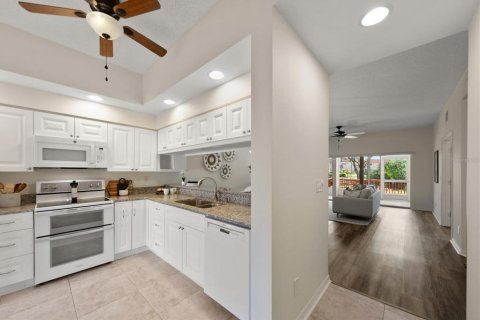 Condo in Seminole, Florida, 2 bedrooms № 2096183 - photo 11
