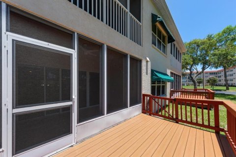 Condo in Seminole, Florida, 2 bedrooms № 2096183 - photo 18