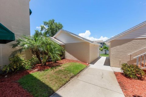 Condo in Seminole, Florida, 2 bedrooms № 2096183 - photo 4