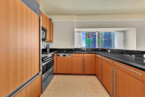 Condo in Miami, Florida, 2 bedrooms  № 1953466 - photo 27