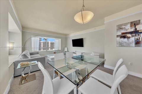 Condo in Miami, Florida, 2 bedrooms  № 1953466 - photo 3