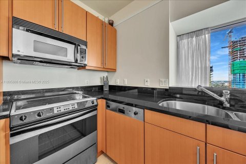 Condo in Miami, Florida, 2 bedrooms  № 1953466 - photo 29