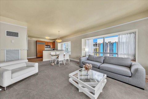 Condo in Miami, Florida, 2 bedrooms  № 1953466 - photo 7