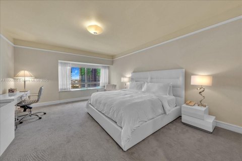 Condo in Miami, Florida, 2 bedrooms  № 1953466 - photo 14