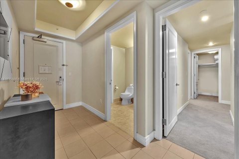 Condo in Miami, Florida, 2 bedrooms  № 1953466 - photo 11