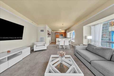 Condo in Miami, Florida, 2 bedrooms  № 1953466 - photo 9