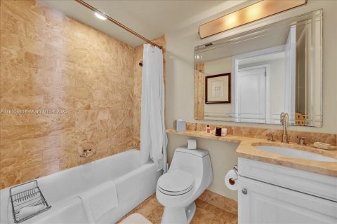 Condo in Miami, Florida, 2 bedrooms  № 1953466 - photo 22