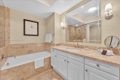 Condo in Miami, Florida, 2 bedrooms  № 1953466 - photo 21