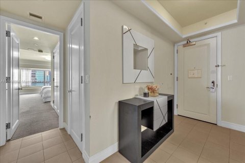 Condo in Miami, Florida, 2 bedrooms  № 1953466 - photo 5