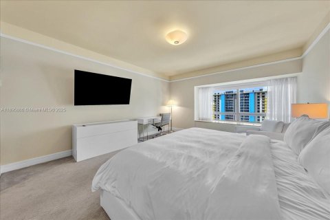 Condo in Miami, Florida, 2 bedrooms  № 1953466 - photo 15