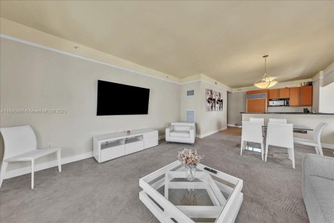 Condo in Miami, Florida, 2 bedrooms  № 1953466 - photo 8