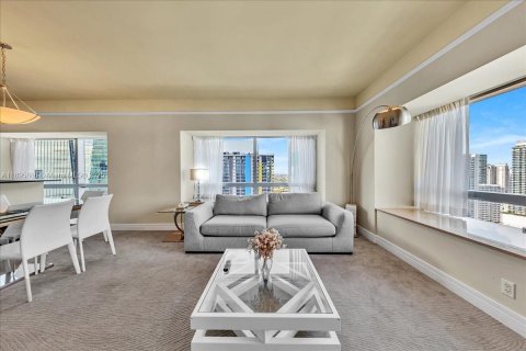 Condo in Miami, Florida, 2 bedrooms  № 1953466 - photo 10